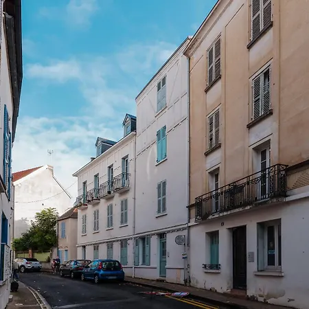 Emeraude - L'elegance Verte Du Vieux Vichy